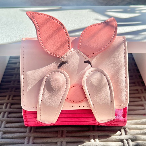 EUC Loungefly Piglet Winnie the Pooh pink wallet with magnetic hands - Picture 2 of 5